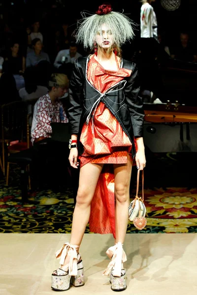 Look 11